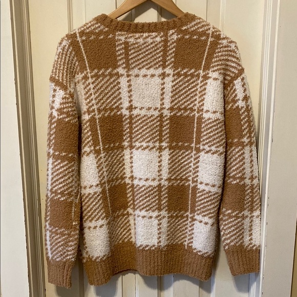 Tan and White Plaid Women's Sweater - Picture 6 of 9